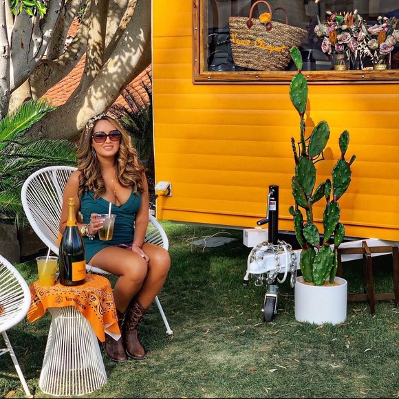 Meet your Posher, Lainey - Picture 5 of 10